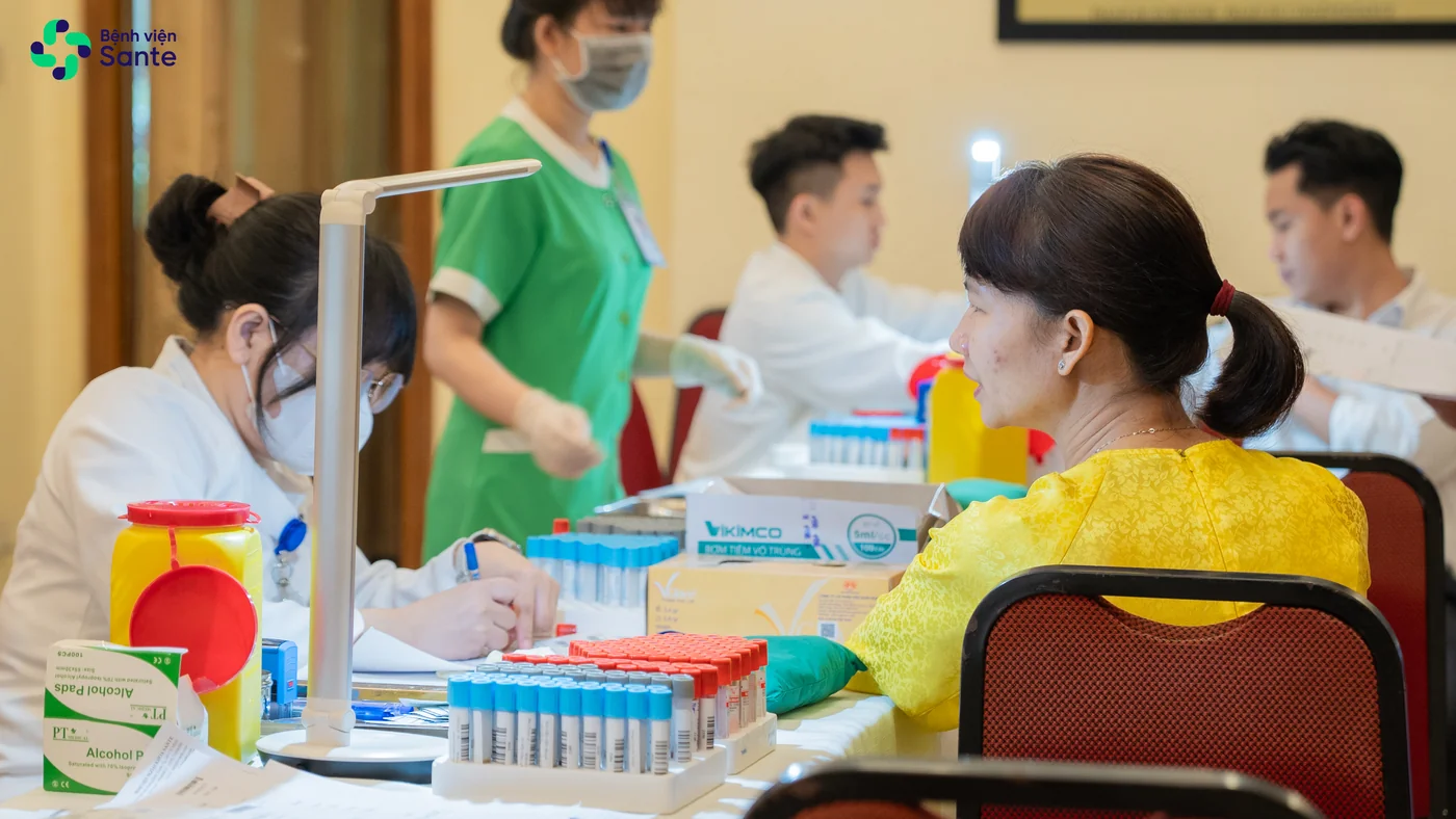 Sante Hospital's nursing team collecting blood samples for employees' periodic health check-ups