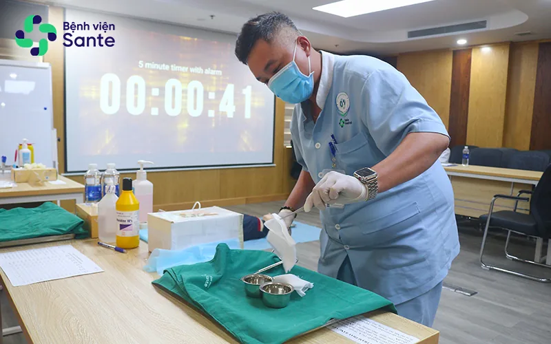 Thực hành thay băng vết thương - Bệnh viện SANTE Bình Thạnh, TP.HCM