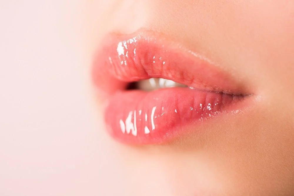 Tạo hình môi trái tim