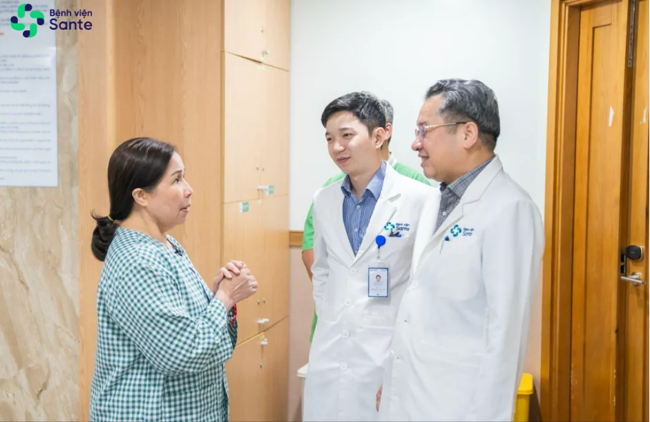 VIỆT KIỀU HÀ LAN VỀ VIỆT NAM THAY LẠI KHỚP GỐI SAU LẦN ĐẦU THẤT BẠI - Hình 2 - Bệnh viện SANTE Bình Thạnh, TP.HCM